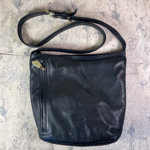 Libaire Vintage Shoulder Crossbody Bag‎ in Black Leather  Libaire Made in U.S.A. vintage leather shoulder/crossbody bag
